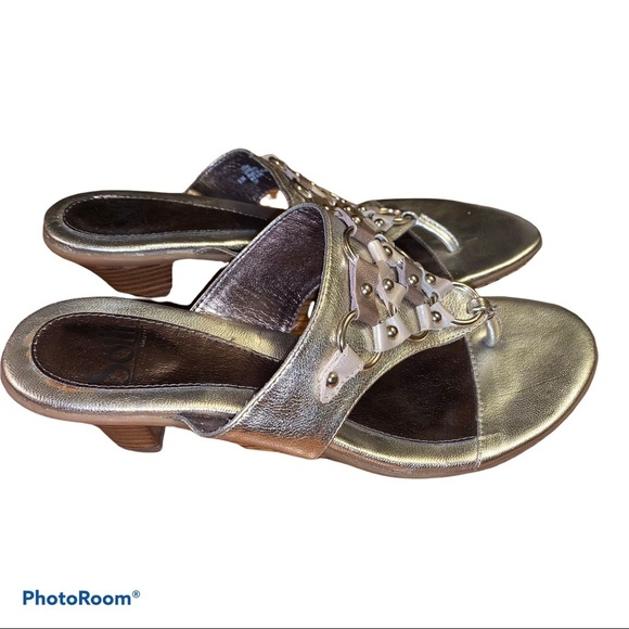 NWOB Sofft Gold Metallic Leather Sandals size 8 - Picture 2 of 6